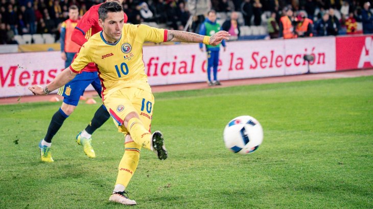 mb-Rumaenien-EM-Trikot Joma stattet die Rumänen aus: Die Ost-Europäer spielen in Frankreich in den Nationalfarben gelb, rot und blau.