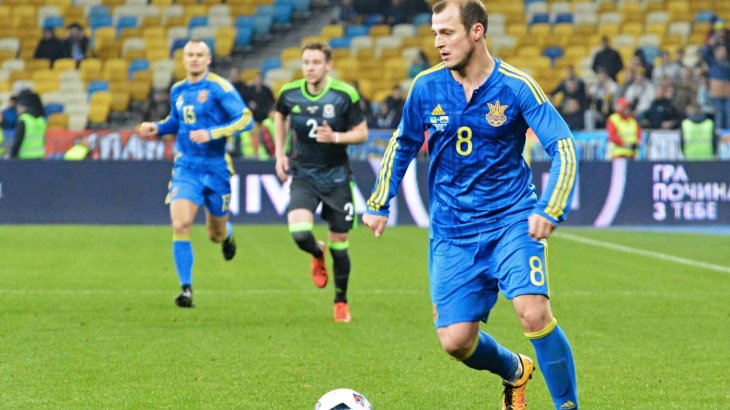 mb-Ukraine-EM-Trikot Blaues Hemd mit sanfter Karo-Musterung: So sehen die Auswärtstrikots der Ukraine aus.