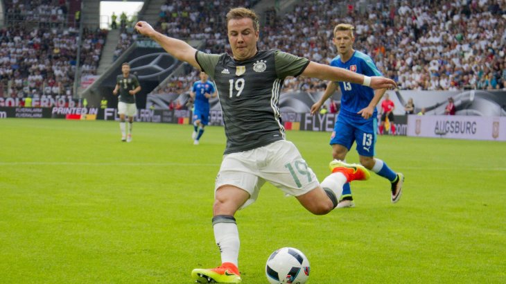 mb-EM-Trikot-29 Auswärts tritt das DFB-Team im Military-Look an – das Adidas-Design ist bei den Fans umstritten.