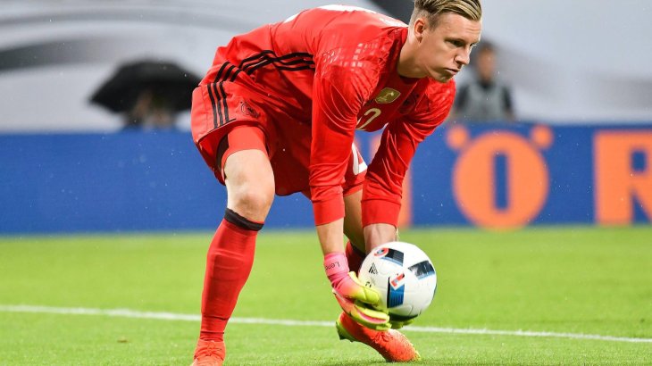 mb-em-fussballschuhe-15 Bernd Leno mag es hochgeschlossen: Er trägt die Nike Magista Obra (275 Euro).