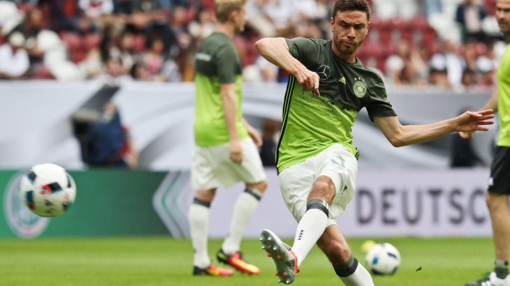 mb-em-fussballschuhe-17 Jonas Hector schlenzt den Ball mit dem X 16.1 von Adidas (200 Euro).