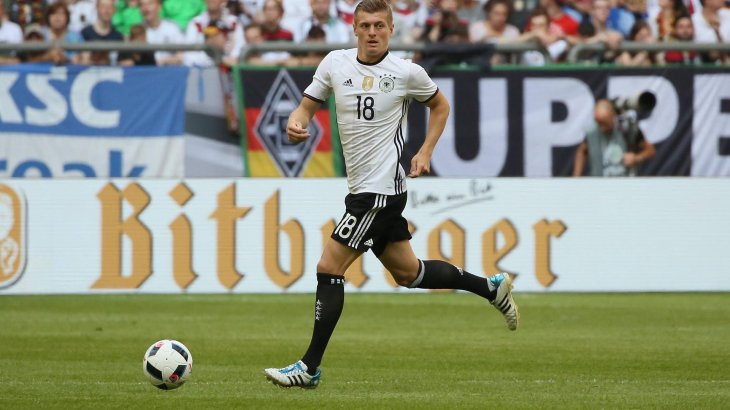 mb-em-fussballschuhe-20 Toni Kroos vertraut seit Jahren dem Adipure 11pro von Adidas (170 Euro).