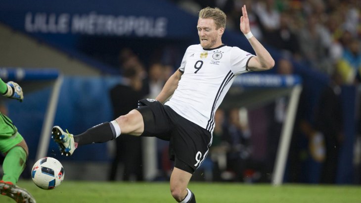 mb-em-fussballschuhe-andre-schuerrle André Schürrle spielt mit dem Lederschuh X 15 von Adidas (210 Euro).