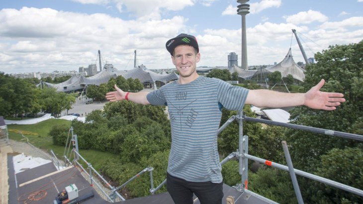 mb-en-sam-pilgrim-muenchen “I love it here, ” says Pilgrim about the Olympic Park in Munich.