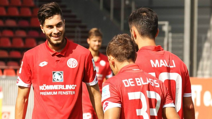 mb-160825-trikot-mainz-koemmerling Kömmerling setzt auf den FSV Mainz 05, um seine Bekanntheit zu steigern. Kostenpunkt: 4,5 Mio. Euro jährlich.