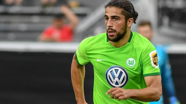 mb-en-wolfsburg-trikot-rodriguez About 20 million euros is estimated for the VW logo on the Wolfsburg jersey.