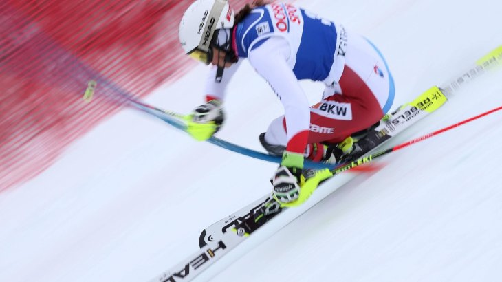 mb-161201-wendy-holdener-head-worldcup-rebel-slalom Wendy Holdener nimmt mit ihren Head Worldcup Rebel i.SL rasant die Slalomstangen.