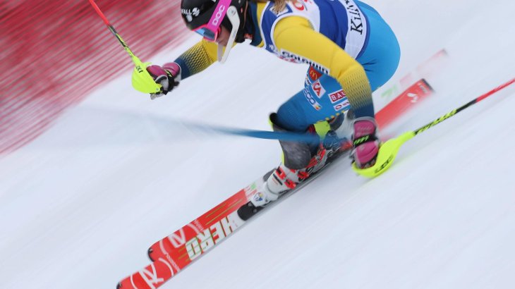 mb-161201-frida-hansdotter-rossignol-hero-fis-sl-r21-wc Kurz und wendig: Der Rossignol Hero FIS SL R21 WC dient Frida Hansdotter bei den Slalom-Rennen.