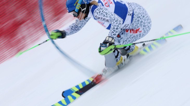 mb-161201-veronika-velez-zuzulova-salomon-x-race-lab-157 Slalom-Ass Veronika Velez-Zuzulová umkurvt die Slalomstangen mit ihrem X-Race Lab 157 von Salomon, muss in dieser Olympia-Saison allerdings verletzt zuschauen