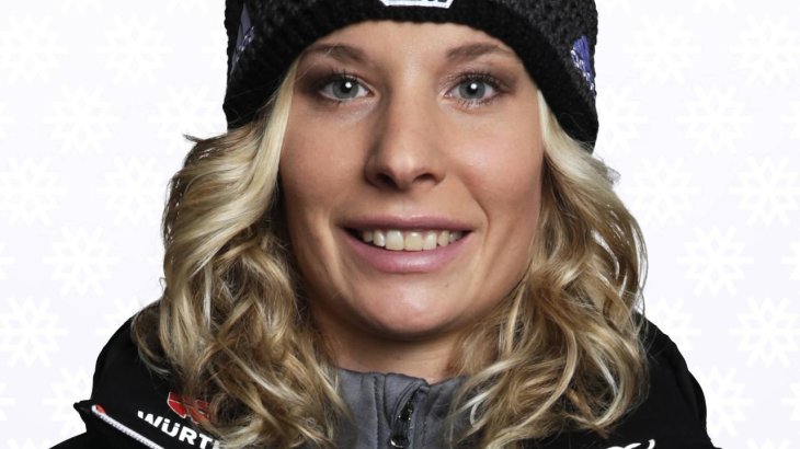 Skicrosserin Heidi Zacher ganz in Schwarz: Ziener punktet mit klassischem Design.