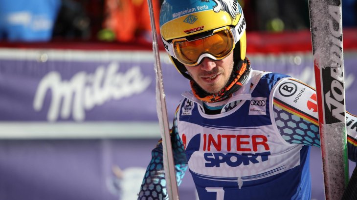 mb-170118-brille Skiing goggles: Uvex Downhill 2000 Race Chrome, 190 Euro.
