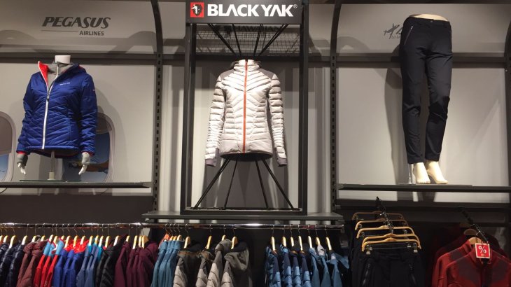 In neun Globetrotter-Filialen in Deutschland kann die Outdoor-Bekleidung von BLACKYAK gekauft werden. 