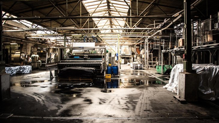 mb-170126-Heinen-45 The leather factory Heinen based in Wegberg near Düsseldorf is an important partner of Hanwag. They are producing high-quality leather following european sustainability-standards.