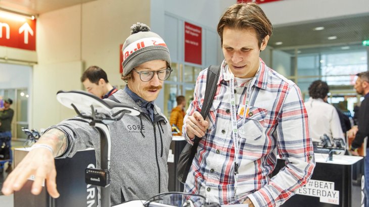 mb-170206-ISPO_Munich_2017_jf_0876 Florian Neuschwander auf dem Stand von Garmin.