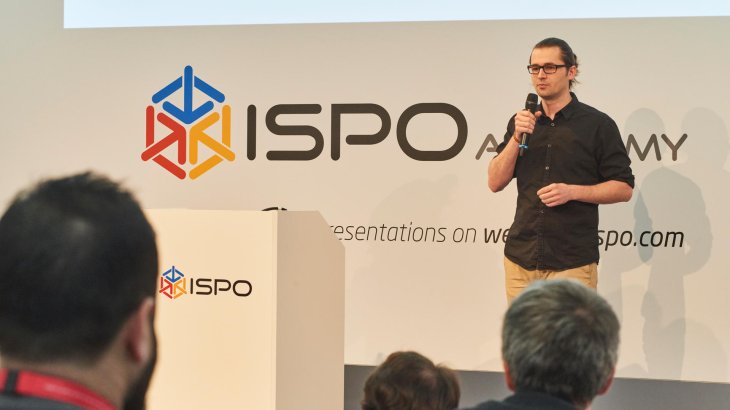 mb-170207-ISPO_Munich_2017_jf_1666 Vladimir Kondic punktet bei der Jury mit dem Smart Mirror von SOLOS.