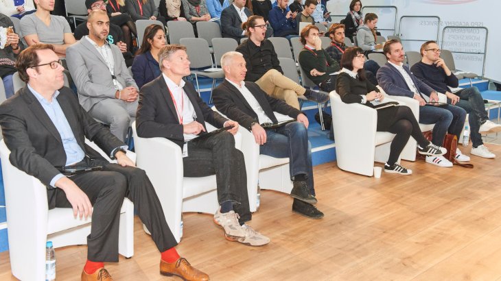 mb-170207-ISPO_Munich_2017_jf_1654 Die Jury von ISPO BRANDNEW Digital (v.l.): Georg Petritsch, Willem Bulthuis, Andre Kholodov, Katja Krämer, Markus Hefter und Bernd Storm.