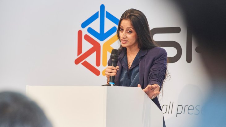 mb-170207-ISPO_Munich_2017_jf_1686 Ishveen Anand beeindruckt die Jury mit der Idee von OpenSponsorship. Die US-Amerikanerin schafft es ins Stechen gegen SOLOS.