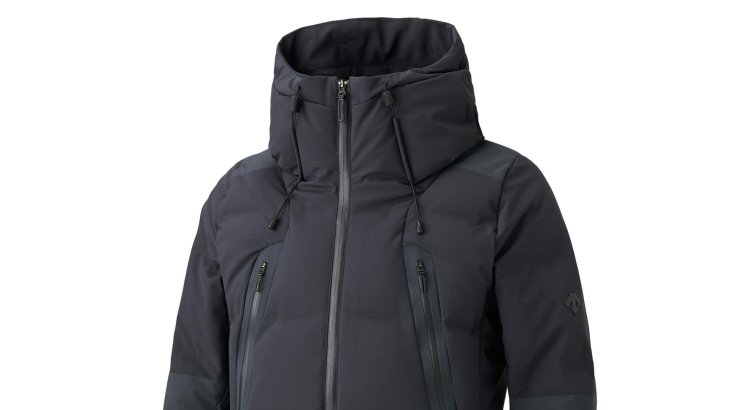 mb-170202-IA17_237-Descente Die MIZUSAWA DOWN JACKET 'SCHEMATECH-M' von DESCENTE ALLTERRAIN ist GOLD WINNER beim ISPO AWARD 2017. Eine zeitlose Daunenjacke aus Web-Nylon, die Daunen-typische Probleme bei der Wasserfestigkeit eliminiert.