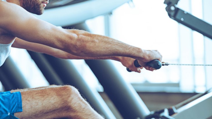 mb-170427-iStock-515267120 Für das Warm-up eignet sich besonders ein Ausdauer-Rudergerät – es spricht nahezu alle Muskelgruppen an.