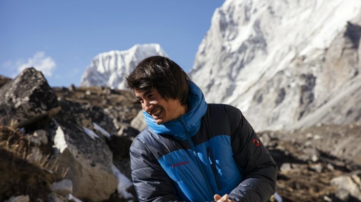 mb-170504-Lama 2 David Lama, Jahrgang 1990, gehört zur neuen Garde der Extremkletterer. Der Österreicher mit nepalesischen Vater kletterte bereits mit zehn Jahren seine erste 8a-Route – so früh wie kein anderer. Sein größter Erfolg war dabei die erste freie Begehung der Kompressor-Route am Cerro Torre im Jahr 2012. 2017 bezwang er die Eiger-Nordwand über die Heckmair-Route.