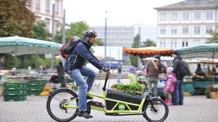 mb-170523-bosch-ebike_urbane_mobilitaet_2 Lastenräder mit Elektroantrieb sind en vogue: Egal, ob wie hier einspurig, oder mit drei Rädern