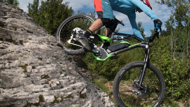 mb-170523-Manu_Molle_Photoshoot_Overvolt_AM_Alu_MY17 Auch Lapierre mischt im hart umkämpften E-Bike-Segment mit seinem E-MTB mit.