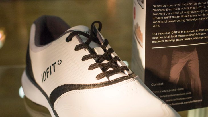 mb-170523-LOP17_kw_TK_7105-1 Ein Schuh als Golf-Coach? Iofit präsentierte einen Golfschuh mit Sensoren in der Sohle, die unter anderem Balance, Haltung und Technik des Golfers analysieren und Echtzeitdaten und Tipps an eine Smartphone-App senden.