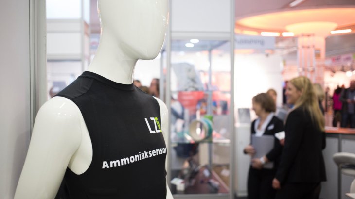 mb-170523-LOP17_kw_TK_6699-1 Printed Electronics perfekt für Sportler: In Sportkleidung eingearbeitete Ammoniaksensoren können körperliche Überbelastung anhand des Schweißes feststellen.
