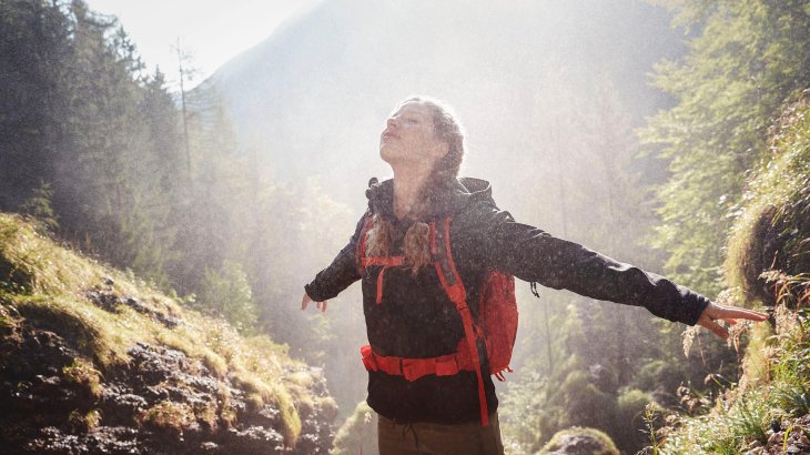 mb-170613-TATONKA_Image_4_Vento 22 Women_red_2017 Die Outdoor-Branche bietet längst mehr als pure Funktionskleidung. ISPO.com gibt einen Überblick über das Segment Outdoor.