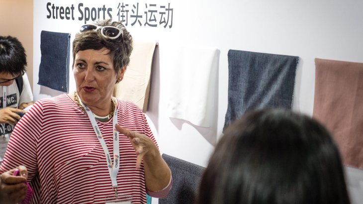 mb-170708-3_7 ISPO TEXTRENDS expert Louisa Smith presented the latest innovation of the textil sector on last time to the visitors of the ISPO SHANGHAI