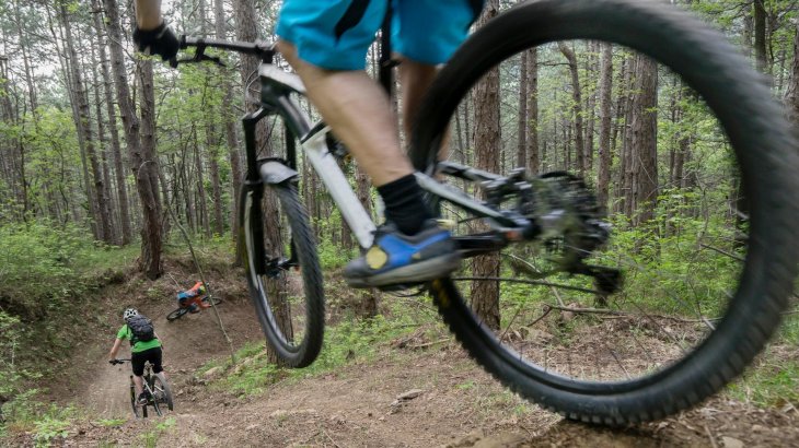 mb-170727-Galeriebild6_Robert Niedring Anspruchsvolle Biketrails verlangen dem Körper einiges ab. Ein trainierter Muskelapparat und eine gute Tourvorbereitung sollte unbedingt sichergestellt sein.