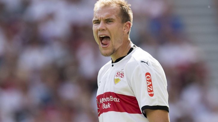 mb-170829-imago29680838h Die Mercedes-Benz-Bank bringt dem Aufsteiger VfB Stuttgart als Brustsponsor 8 Millionen Euro im Jahr, Ärmelsponsor Gazi 1,5 Millionen Euro.
