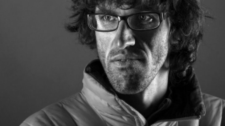 mb-170921-HW-130330-portrait-hansjoerg-auer-studio-9267-1-1-300x300 Hansjörg Auer wechselte aus seinem Lehrer-Job 2009 in den Profisport als Kletterer.
