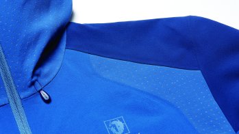 Laserperforationen sorgen für zusätzliche Ventilation. Die Jury der ISPO Awards hat das Modicana Jacket mit einem Gold Award ausgezeichnet.