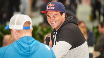 Der viermalige Windsurf-Weltmeister Philipp Köster spricht im Outdoor & Watersports Village über seine Karriere und die ISPO Munich: "Ich bin zum ersten Mal bei ISPO - sehr spannend."
