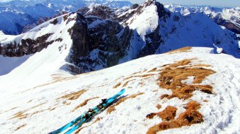 In den Gipfel des Karwendel- und des Rofangebirges am Achensee erwarten Tourenski-Geher jede Menge unverspurte Berghänge, frischer Tiefschnee und anspruchsvolle Abfahrten.