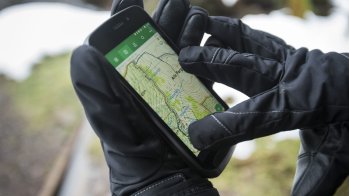 The mobile phone can also be operated with gloves