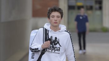 Der russische Designer und Fotograf Gosha Rubchinskiy hat gemeinsam mit Kappa im März 2017 eine streng limitierte Kollektion herausgebracht. Auch mit Adidas hat Rubchinskiy eigene Stücke auf dem Markt.