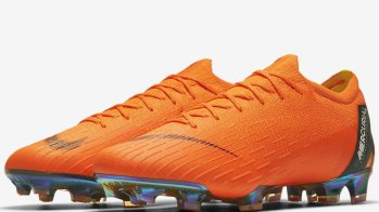 Marvin Plattenhardt und Julian Brandt eint eine sehr gute Schusstechnik. Ob es an den Nike Mercurial Vapor XII liegt, die sie alle drei tragen? Für 240 Euro lässt sich das herausfinden.