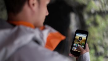 The first outdoor cellphone from Land Rover is the ideal companion for serious outdoor freaks.