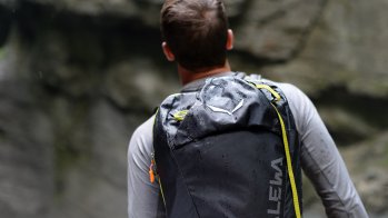 When you’re in alpine terrain, you need a backpack that guarantees you freedom of movement and load control when you’re climbing.