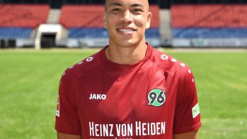 Hannover 96 geht wie schon in den letzten Jahren mit Heinz von Heiden als Brustsponsor in die Saison und kassiert dafür bis zu 5 Millionen Euro jährlich. Versicherer HDI bringt auf dem linken Ärmel noch einmal 500.000 Euro.