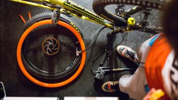 A startup also drew attention to itself when it comes to tires: With their rubber-free tubing, the Austrians from Tubolito promise less weight than conventional tubing, but double robustness.