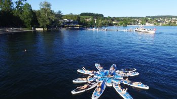 With the Yoga Island for SUPers, group activities are also possible: either relaxing together in the sun or doing yoga exercises. Or just have a chat.