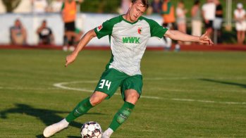 Seit 2014 ist Nike Ausrüster des FC Augsburg. Im Sommer 2018 wurde der Vertrag bis 2021 verlängert.