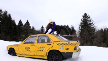 The Street-Park in Nesselwang offers a real big city feeling with an old American taxi on the way down. Or a police station. The park was designed by the Schneestern Crew together with Red Bull.