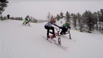 Traurig über das Ende der Bike-Saison? Dann verschafft das Hillstrike REV-17 Abhilfe. Das Fahrrad auf drei Skiern bietet dank einer Lenkung wie beim Carving und flexible Federung perfekte Kontrolle und Komfort. Und wahnsinnig schnell ist das Snowbike auch noch: Der derzeitige Geschwindigkeitsrekord des Hillstrikes liegt bei 118 km/h.