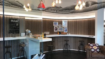 Für Actionsports Marken wie Burton gehört eine aktive Community seit jeher zur Geschäftsidee. Hier die Bar im neuen Store in Innsbruck. 