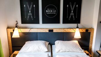 So sieht ein Doppelzimmer im moun10, der neuen Jugendherberge von Garmisch-Partenkirchen, aus.