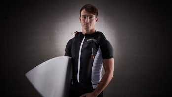 Multifunktionaler Rashguard für Aktivitäten im Wasser